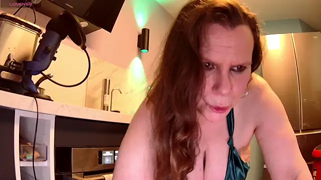 Snapshot of Endrocleia chatting on January 24, 2025, 11:23 pm Endrocleia online show from January 24, 2025, 11:23 pm