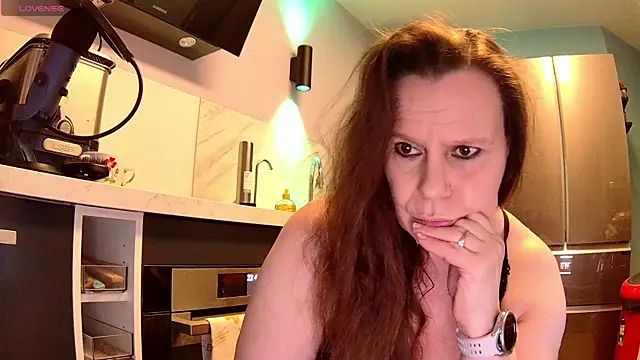 Snapshot of Endrocleia chatting on February 10, 2025, 9:47 pm Endrocleia online show from February 10, 2025, 9:47 pm