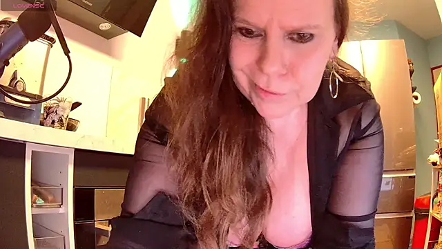 Snapshot of Endrocleia chatting on February 27, 2025, 10:42 pm Endrocleia online show from February 27, 2025, 10:42 pm