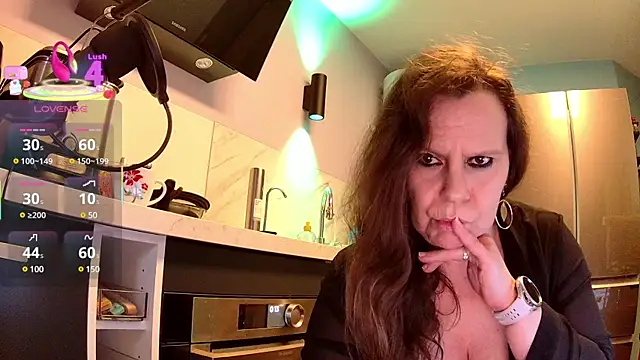 Snapshot of Endrocleia chatting on March 9, 2025, 11:14 pm Endrocleia online show from March 9, 2025, 11:14 pm