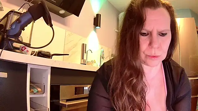 Snapshot of Endrocleia chatting on March 10, 2025, 11:06 pm Endrocleia online show from March 10, 2025, 11:06 pm