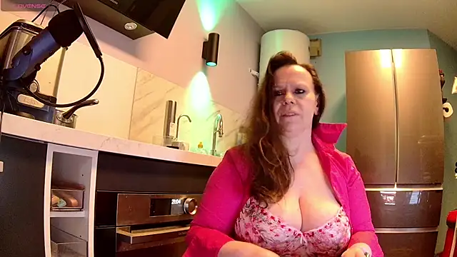 Snapshot of Endrocleia chatting on March 14, 2025, 8:06 pm Endrocleia online show from March 14, 2025, 8:06 pm