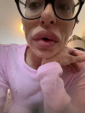 Snapshot of myloveforyouu chatting on February 23, 2026, 2:25 pm myloveforyouu online show from February 23, 2026, 2:25 pm