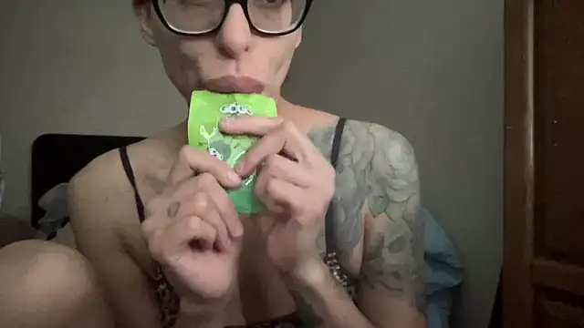 Snapshot of myloveforyouu chatting on February 27, 2026, 2:06 pm myloveforyouu online show from February 27, 2026, 2:06 pm