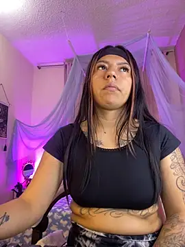 Snapshot of Ivann4 chatting on November 6, 2025, 11:59 pm Ivann4 online show from November 6, 2025, 11:59 pm