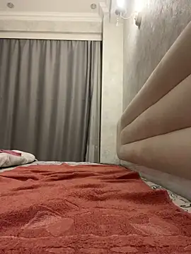 wrenlie online show from December 16, 2025, 2:49 am