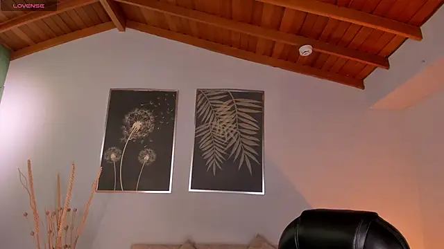 Snapshot of ValeriaRiveraX chatting on December 14, 2025, 11:42 pm ValeriaRiveraX online show from December 14, 2025, 11:42 pm