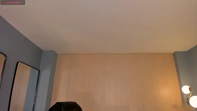 Snapshot of ValeriaRiveraX chatting on February 12, 2026, 4:18 am ValeriaRiveraX online show from February 12, 2026, 4:18 am