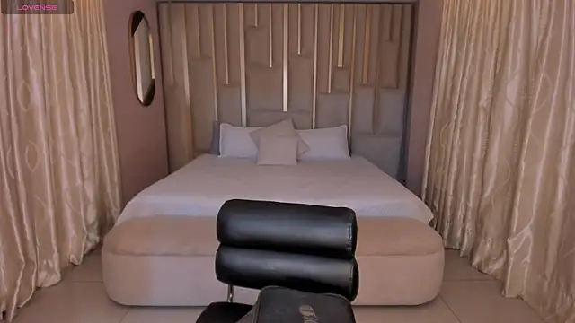 MariaHerrera  online show from December 15, 2025, 7:40 pm