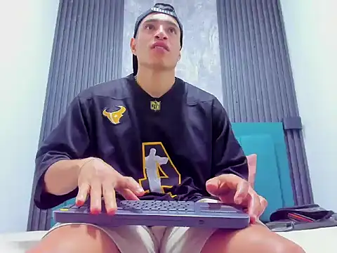 jack pergurtson01 online show from December 1, 2025, 10:31 am