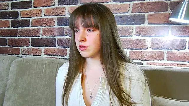 Snapshot of Sofia_Hugs chatting on October 28, 2025, 6:43 pm Sofia Hugs online show from October 28, 2025, 6:43 pm