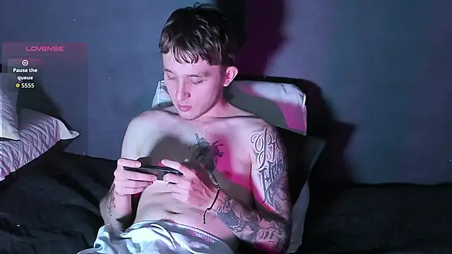 Dylanwhite23  online show from October 23, 2025, 6:17 pm