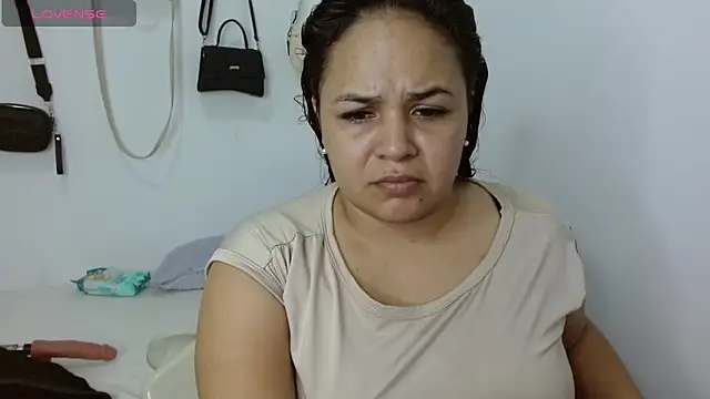 alinsonhot29 online show from May 1, 2026, 12:04 am