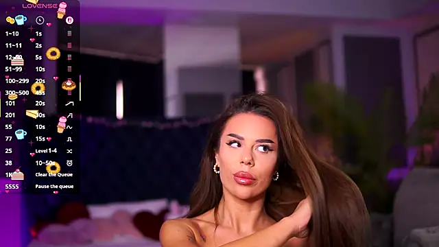 MissKiarra online show from December 1, 2025, 7:57 am