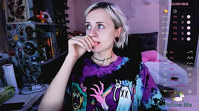 NaniMoore online show from October 16, 2025, 8:43 pm