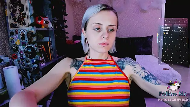 NaniMoore online show from November 22, 2025, 9:14 pm