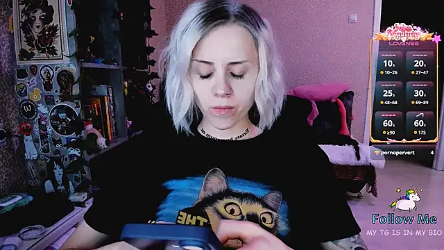 Snapshot of NaniMoore chatting on January 18, 2026, 8:12 pm NaniMoore online show from January 18, 2026, 8:12 pm