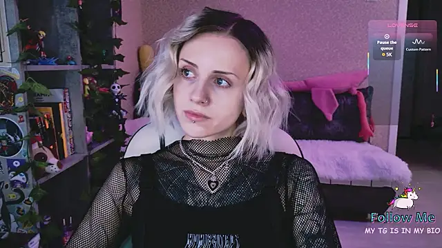 Snapshot of NaniMoore chatting on February 6, 2026, 8:12 pm NaniMoore online show from February 6, 2026, 8:12 pm