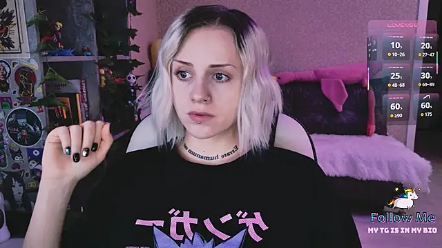 Snapshot of NaniMoore chatting on February 7, 2026, 8:23 pm NaniMoore online show from February 7, 2026, 8:23 pm