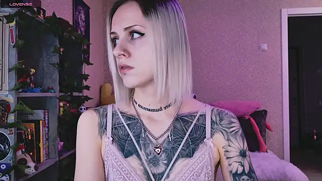 Snapshot of NaniMoore chatting on February 8, 2026, 8:45 pm NaniMoore online show from February 8, 2026, 8:45 pm