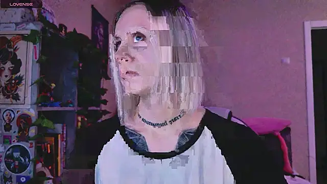 Snapshot of NaniMoore chatting on February 15, 2026, 8:16 pm NaniMoore online show from February 15, 2026, 8:16 pm