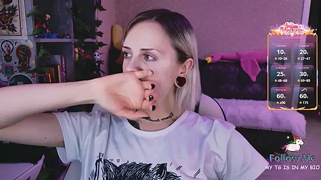 Snapshot of NaniMoore chatting on February 16, 2026, 9:00 pm NaniMoore online show from February 16, 2026, 9:00 pm