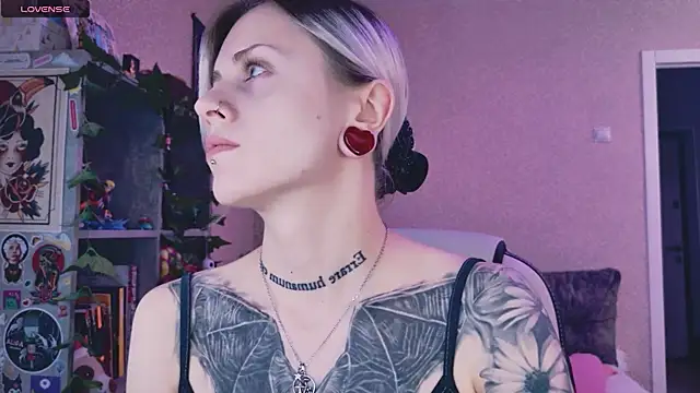 Snapshot of NaniMoore chatting on February 25, 2026, 5:44 pm NaniMoore online show from February 25, 2026, 5:44 pm