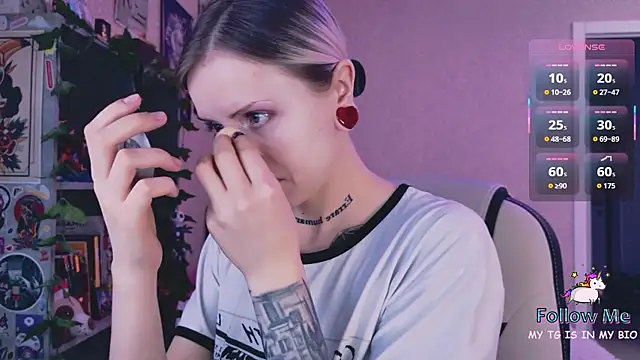 Snapshot of NaniMoore chatting on March 5, 2026, 8:16 pm NaniMoore online show from March 5, 2026, 8:16 pm