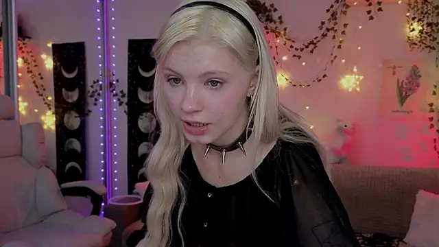 Snapshot of Moonlight_Mia chatting on October 25, 2025, 11:21 pm Moonlight Mia online show from October 25, 2025, 11:21 pm
