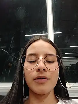  vaness online show from May 20, 2026, 5:24 am