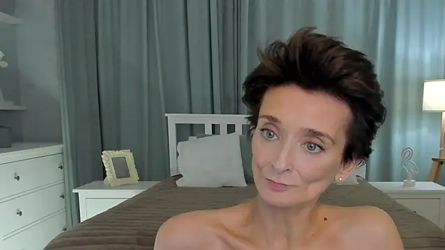 SimonaDeBeauvoir online show from December 20, 2024, 1:54 pm