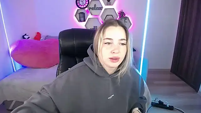 SabrinViolet online show from October 14, 2025, 8:26 am