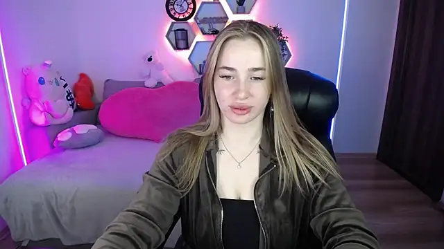 SabrinViolet online show from May 9, 2026, 8:08 am