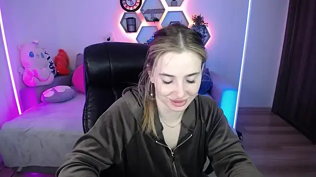SabrinViolet online show from May 12, 2026, 8:11 am