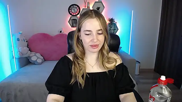 SabrinViolet online show from May 23, 2026, 8:07 am