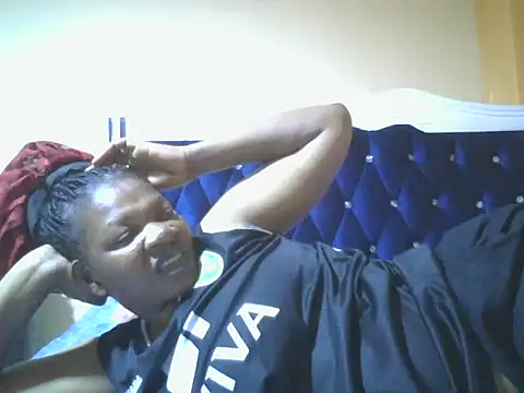 clakemmy250 online show from December 5, 2024, 9:06 pm