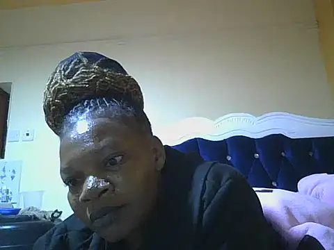 clakemmy250 online show from December 7, 2024, 8:27 pm