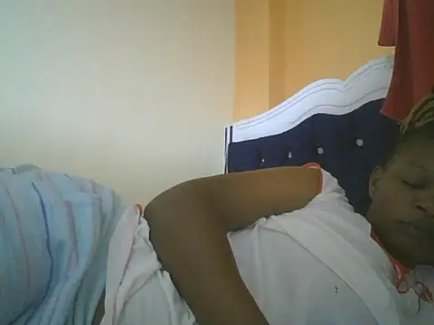 clakemmy250 online show from February 4, 2025, 9:10 pm