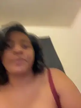 Snapshot of prettlovely14 chatting on December 20, 2025, 8:27 pm prettlovely14 online show from December 20, 2025, 8:27 pm