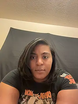 Snapshot of prettlovely14 chatting on January 5, 2026, 10:24 pm prettlovely14 online show from January 5, 2026, 10:24 pm