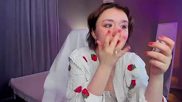 Snapshot of lilly_Cherry_ chatting on December 6, 2024, 4:38 pm lilly Cherry online show from December 6, 2024, 4:38 pm