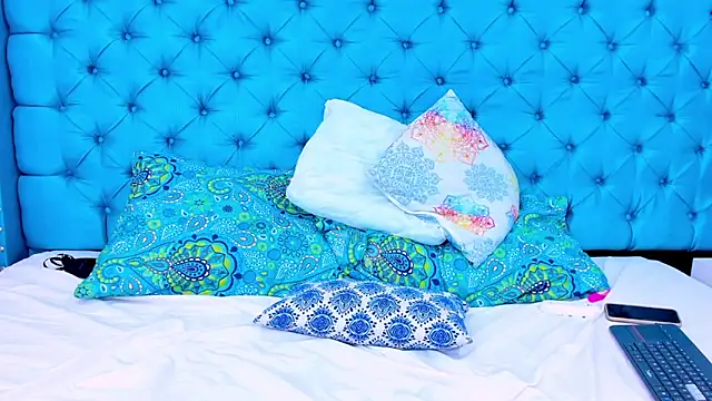 Snapshot of PariisRoa chatting on March 2, 2025, 4:53 pm PariisRoa online show from March 2, 2025, 4:53 pm