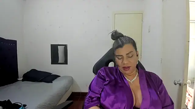 vikyadams online show from October 14, 2025, 3:13 pm