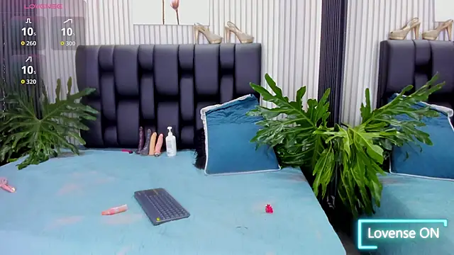 PamelaAnderson 2 online show from October 17, 2025, 3:53 am