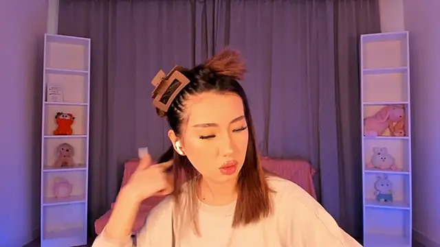 Snapshot of tinki_winkii chatting on December 18, 2025, 6:41 am tinki winkii online show from December 18, 2025, 6:41 am