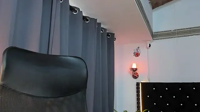 taniasweetxx online show from December 15, 2024, 8:15 pm