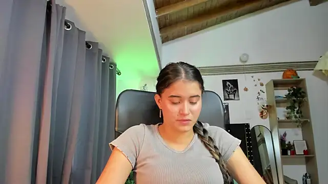 taniasweetxx online show from December 19, 2024, 10:42 pm