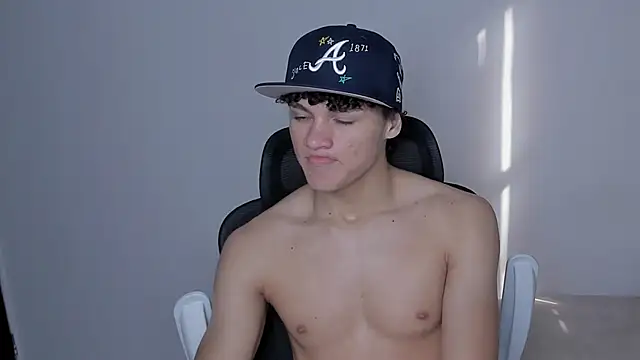 laurent nova online show from November 30, 2025, 6:56 pm