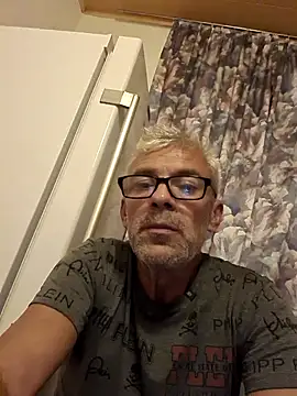 Picolo4111 online show from October 1, 2025, 6:14 pm