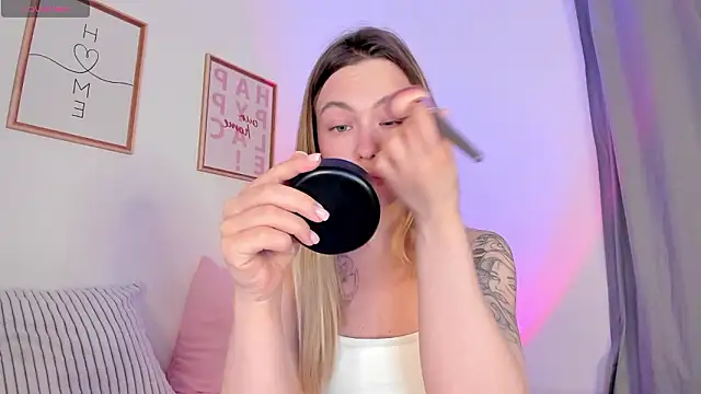 Snapshot of damn_cutie chatting on January 19, 2026, 12:42 pm damn cutie online show from January 19, 2026, 12:42 pm